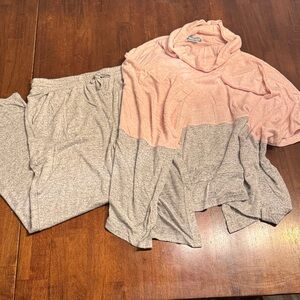 Pink and Gray Lounge pj 2 pc Set
Poncho style top and drawstring pants